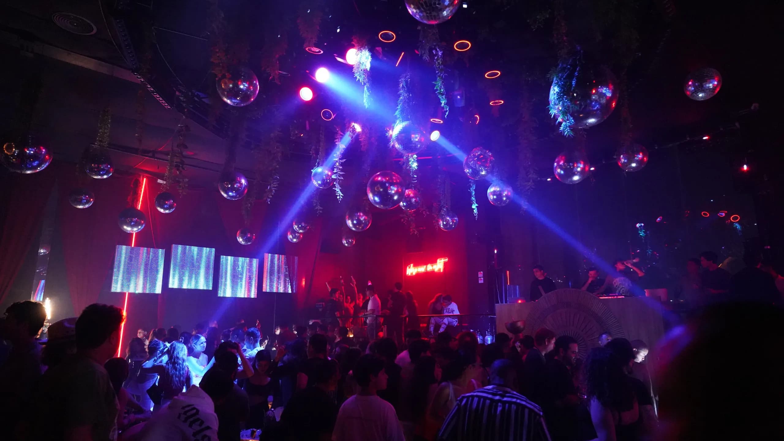 Interior de MÜN Night Club en Cancún